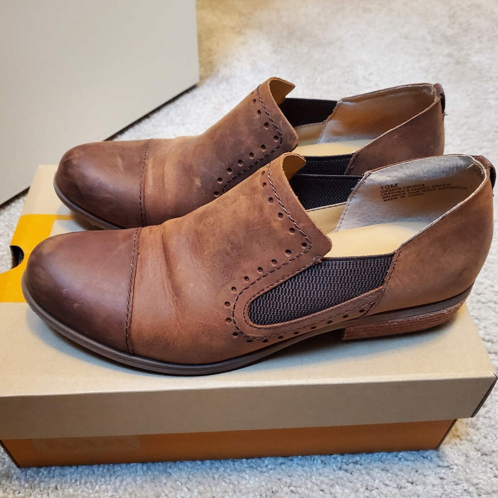 Korks leather slip ons